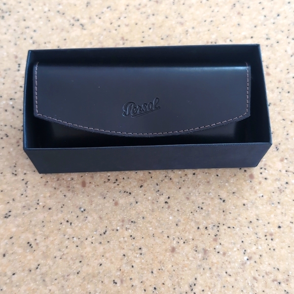 Persol Polarized Havana Brown Shades - Picture 8 of 9